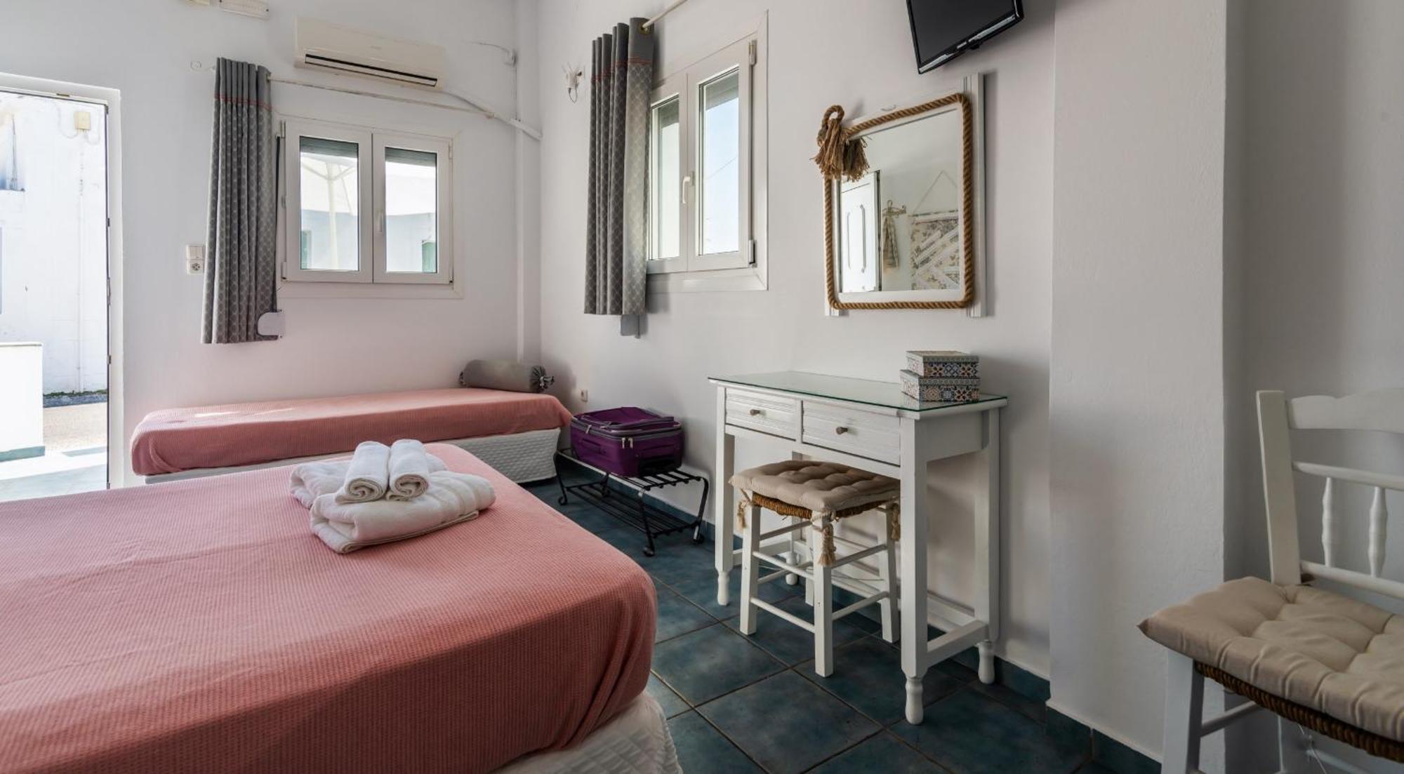 Giorgantis House & *